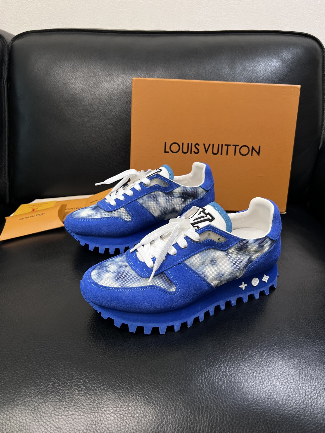 Lv  高品质  顶级工艺品  路易威登，运动板鞋专柜同步，鞋面意大利进口，高品质拼接缤纷色彩复杂工艺品