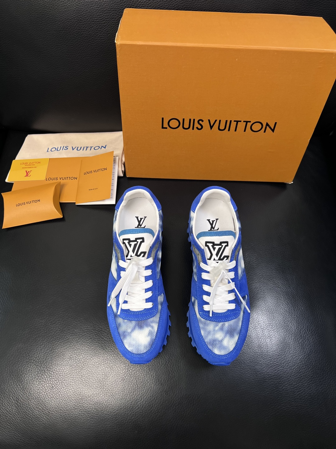 Lv  高品质  顶级工艺品  路易威登，运动板鞋专柜同步，鞋面意大利进口，高品质拼接缤纷色彩复杂工艺品