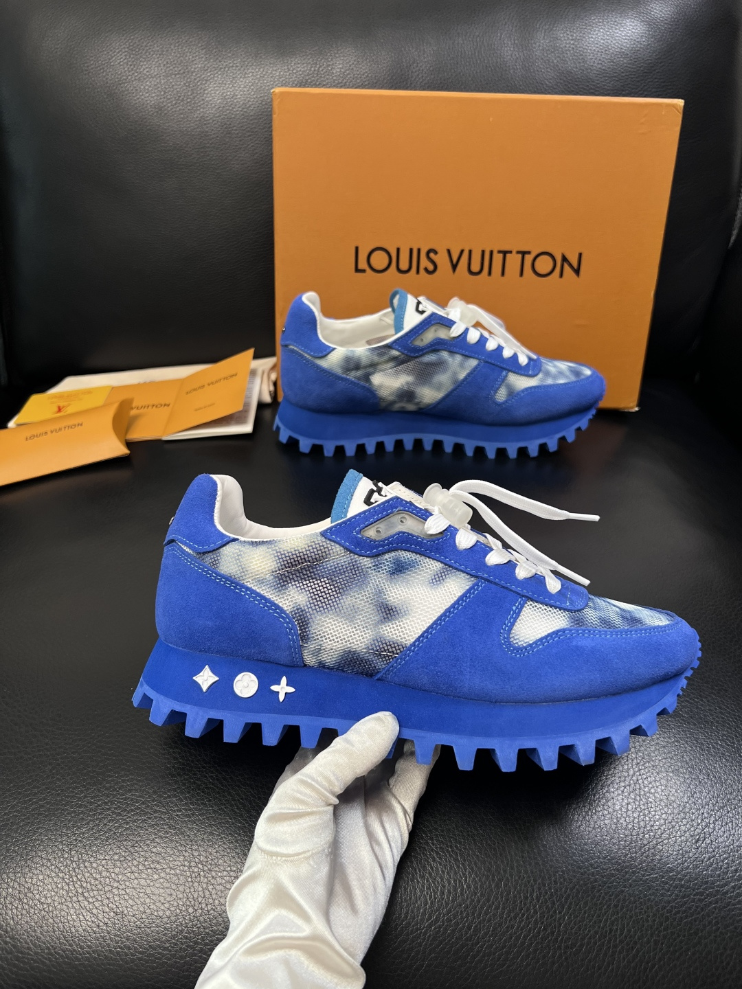 Lv  高品质  顶级工艺品  路易威登，运动板鞋专柜同步，鞋面意大利进口，高品质拼接缤纷色彩复杂工艺品