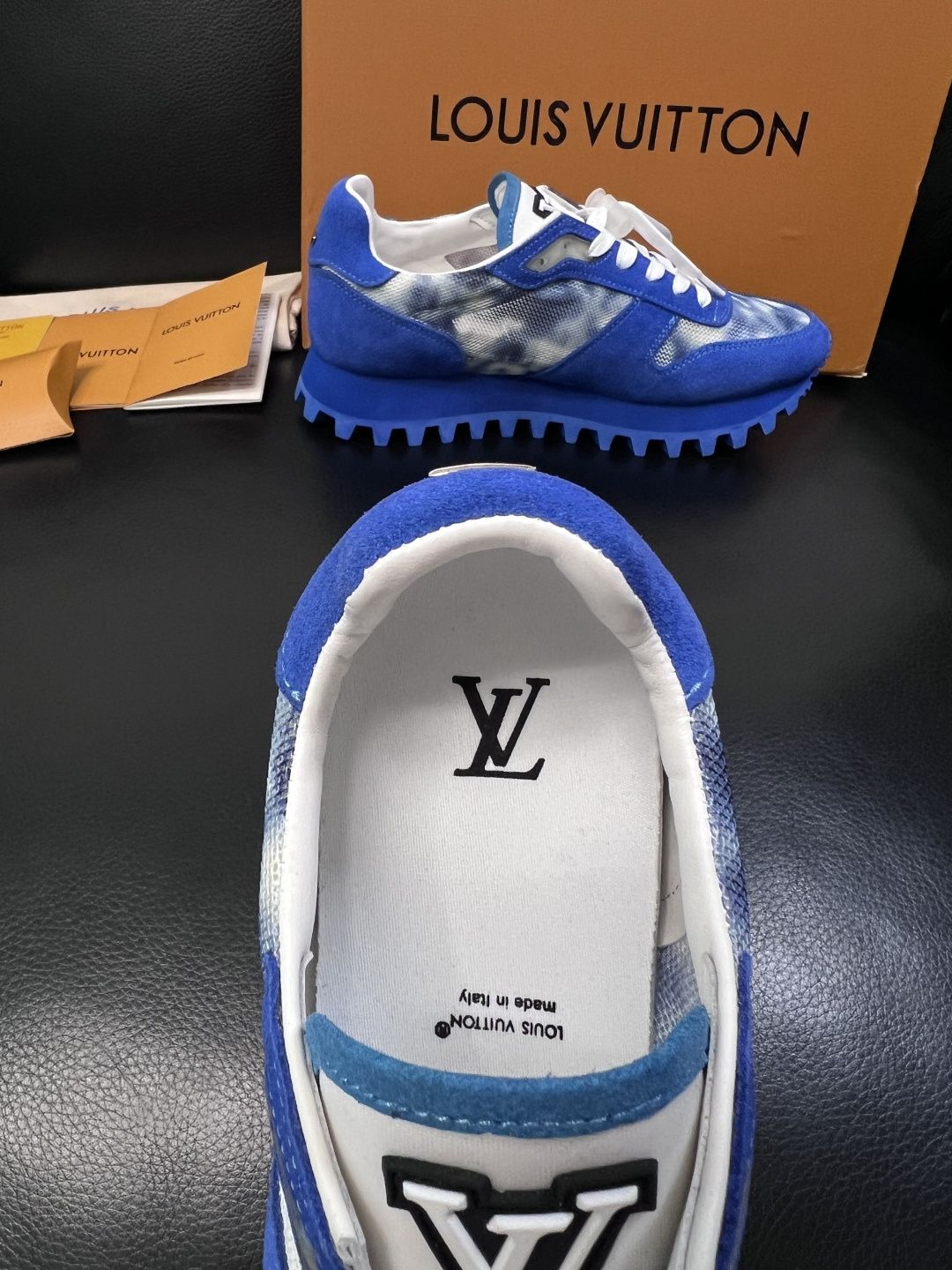 Lv  高品质  顶级工艺品  路易威登，运动板鞋专柜同步，鞋面意大利进口，高品质拼接缤纷色彩复杂工艺品