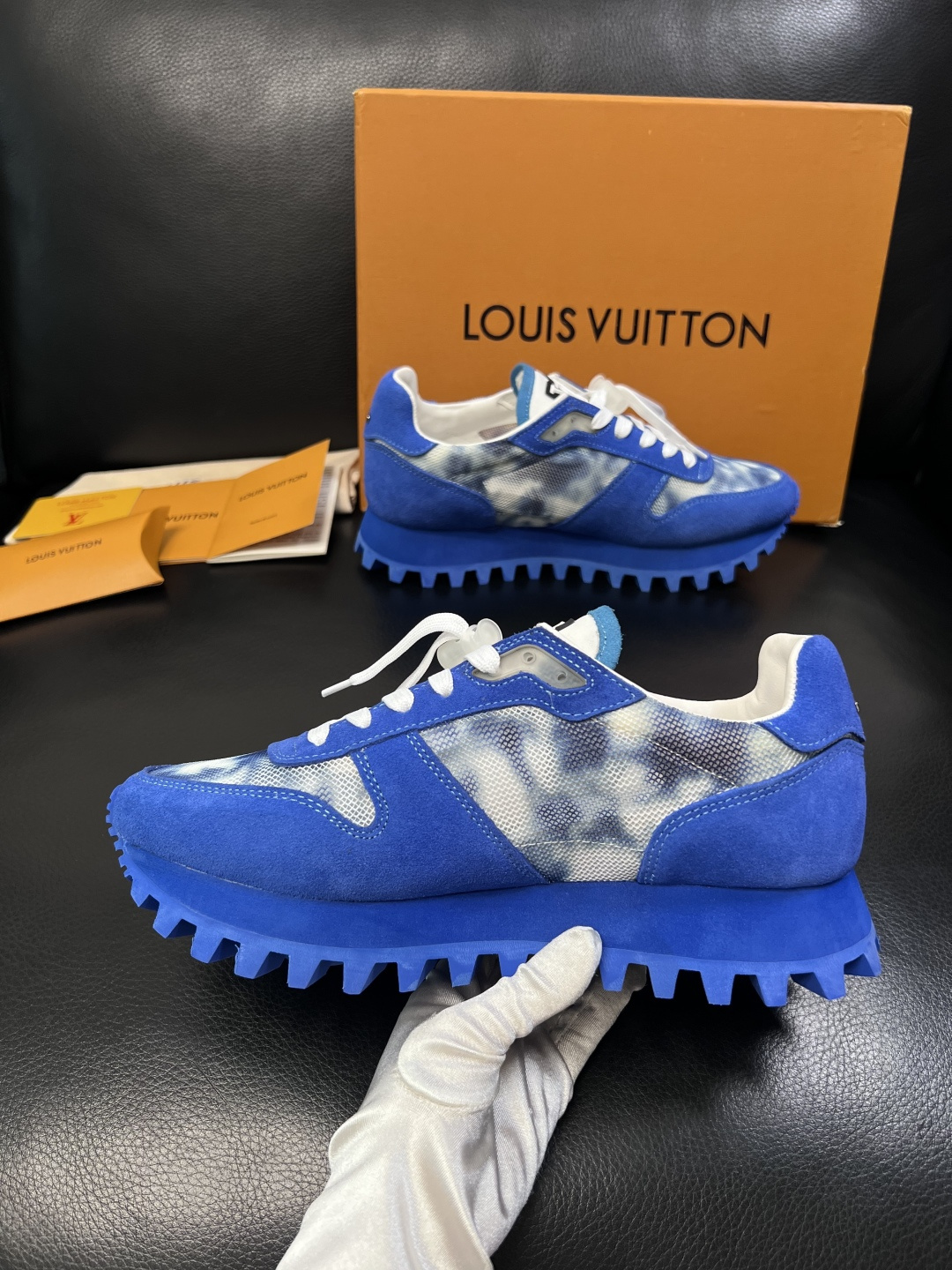 Lv  高品质  顶级工艺品  路易威登，运动板鞋专柜同步，鞋面意大利进口，高品质拼接缤纷色彩复杂工艺品