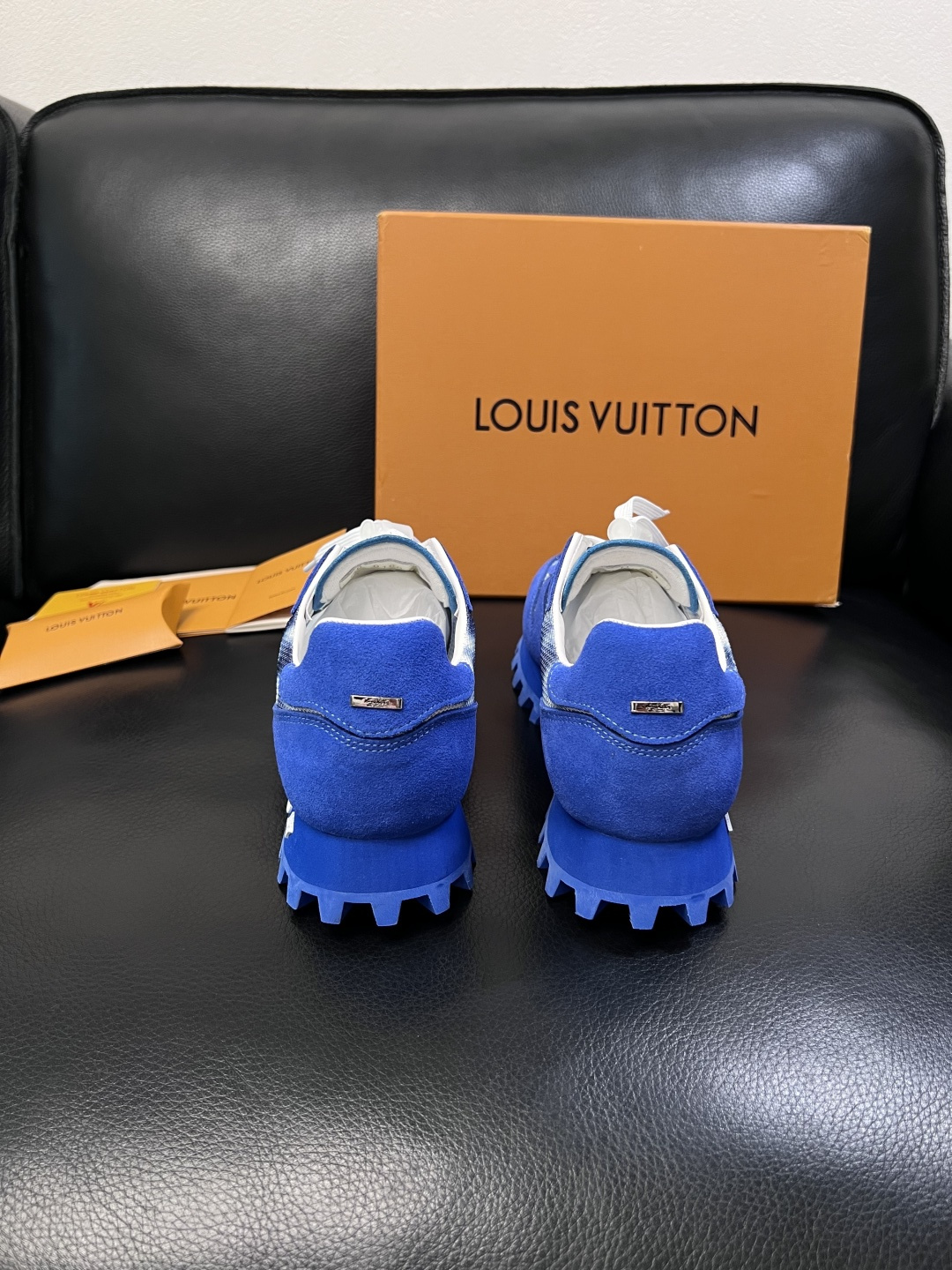 Lv  高品质  顶级工艺品  路易威登，运动板鞋专柜同步，鞋面意大利进口，高品质拼接缤纷色彩复杂工艺品