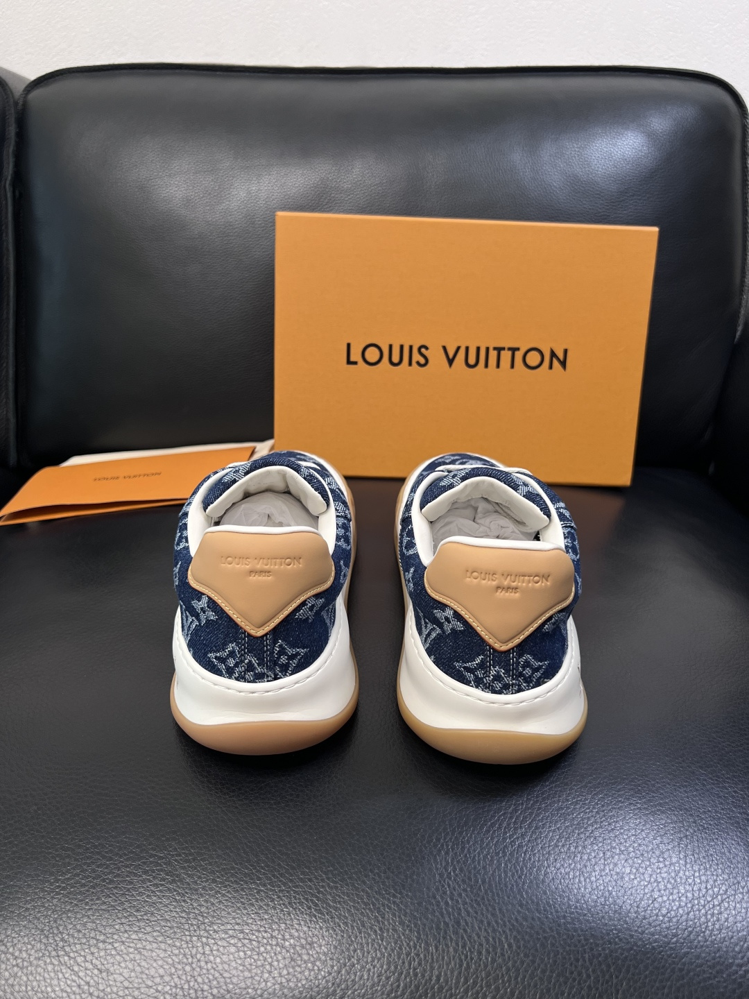 Lv  高品质  顶级工艺品  路易威登，运动板鞋专柜同步，鞋面意大利进口，高品质拼接缤纷色彩复杂工艺品