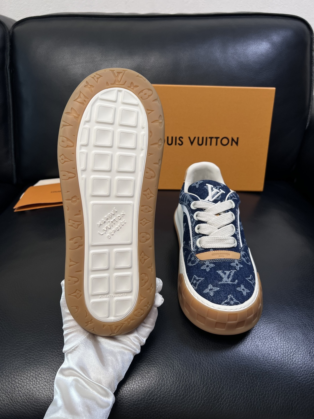 Lv  高品质  顶级工艺品  路易威登，运动板鞋专柜同步，鞋面意大利进口，高品质拼接缤纷色彩复杂工艺品