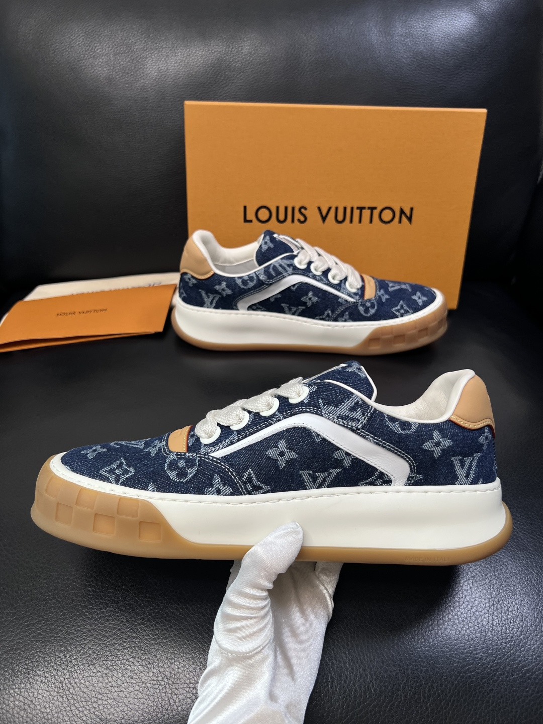 Lv  高品质  顶级工艺品  路易威登，运动板鞋专柜同步，鞋面意大利进口，高品质拼接缤纷色彩复杂工艺品