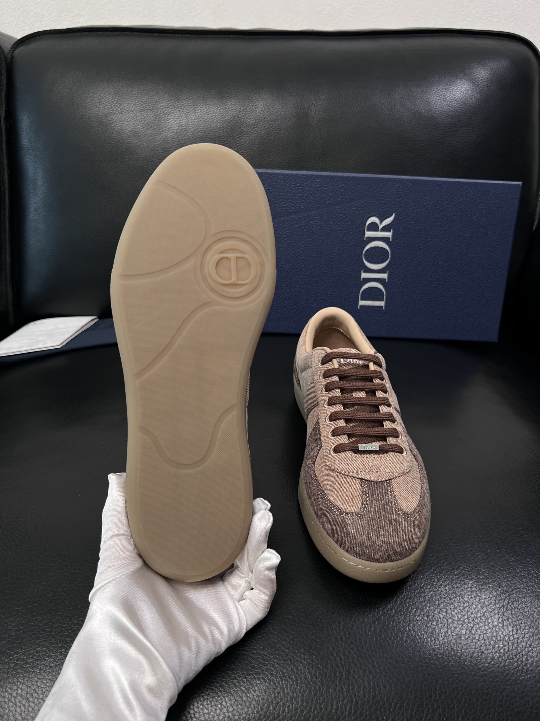 Dior 顶级工艺品 迪奥  专柜同步 原厂配置，意大利进口原版牛皮面料，透气舒适进口水染牛里垫，鞋底：