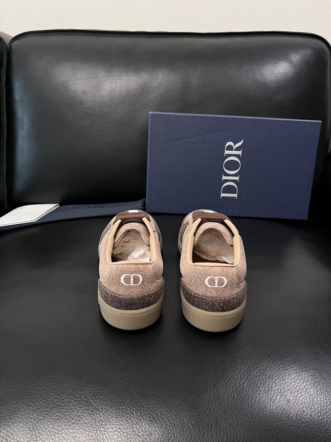 Dior 顶级工艺品 迪奥  专柜同步 原厂配置，意大利进口原版牛皮面料，透气舒适进口水染牛里垫，鞋底：