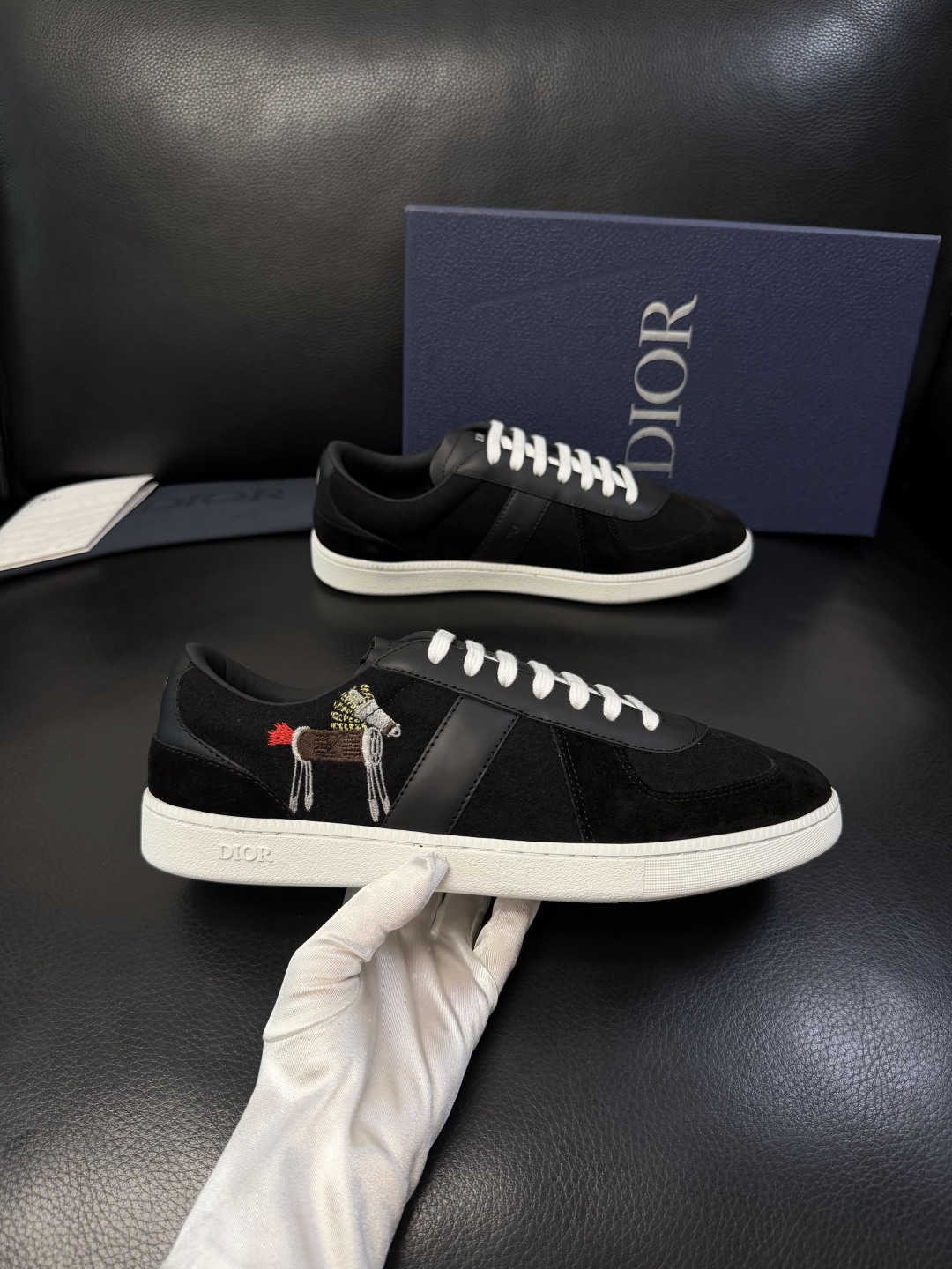Dior 顶级工艺品 迪奥  专柜同步 原厂配置，意大利进口原版牛皮面料，透气舒适进口水染牛里垫，鞋底：