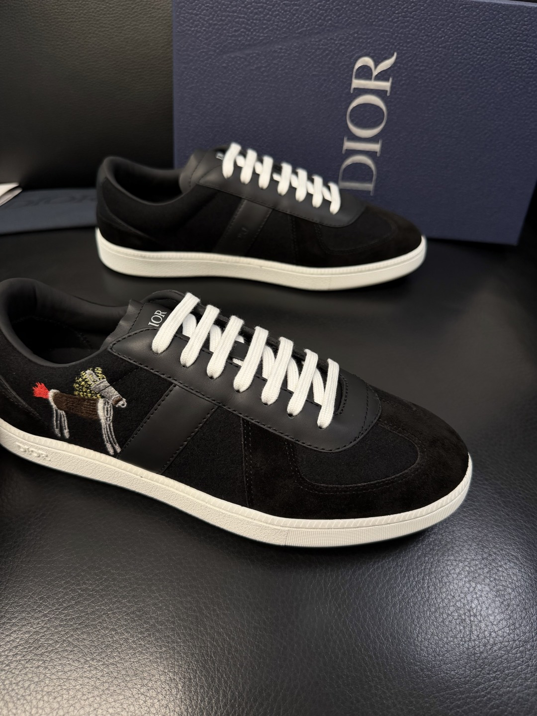 Dior 顶级工艺品 迪奥  专柜同步 原厂配置，意大利进口原版牛皮面料，透气舒适进口水染牛里垫，鞋底：
