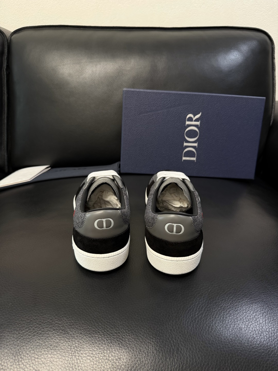Dior 顶级工艺品 迪奥  专柜同步 原厂配置，意大利进口原版牛皮面料，透气舒适进口水染牛里垫，鞋底：