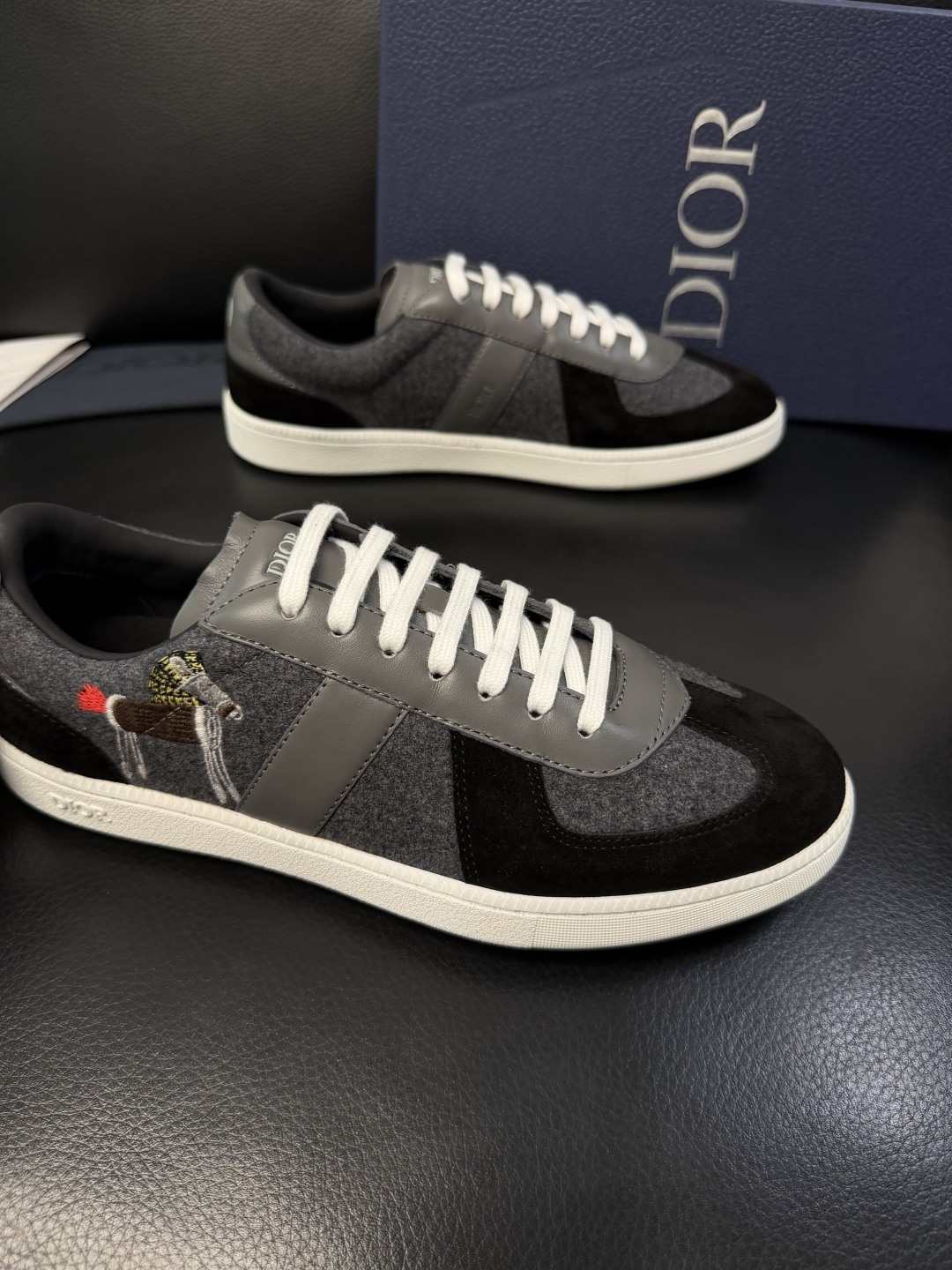 Dior 顶级工艺品 迪奥  专柜同步 原厂配置，意大利进口原版牛皮面料，透气舒适进口水染牛里垫，鞋底：