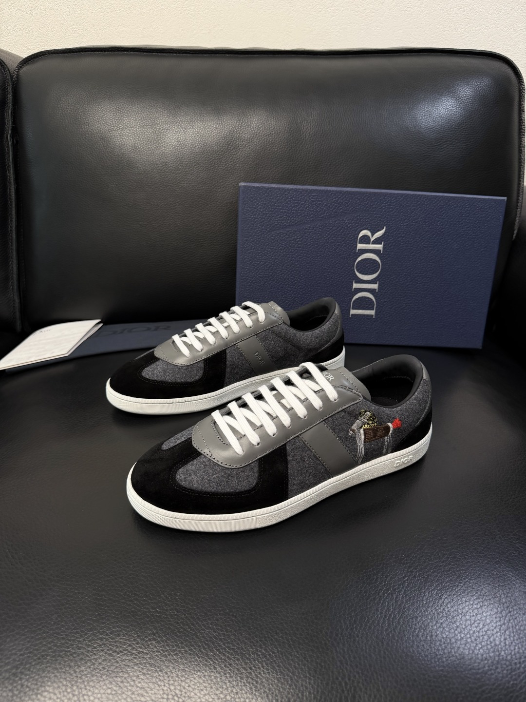 Dior 顶级工艺品 迪奥  专柜同步 原厂配置，意大利进口原版牛皮面料，透气舒适进口水染牛里垫，鞋底：