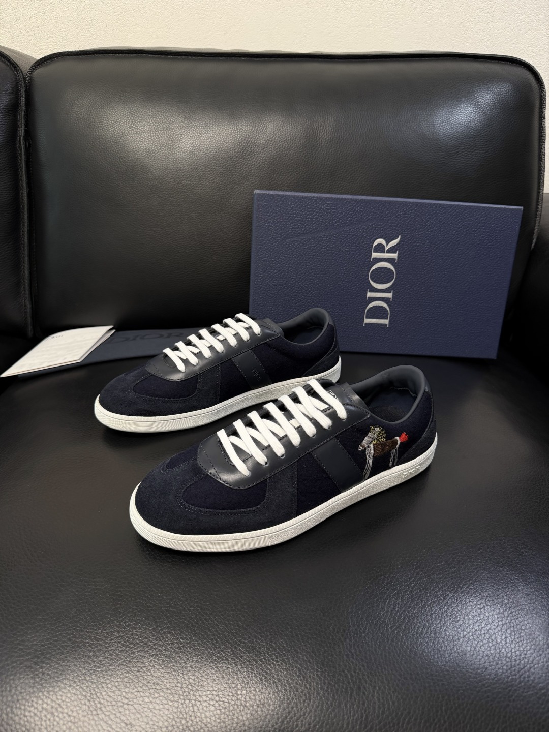 Dior 顶级工艺品 迪奥  专柜同步 原厂配置，意大利进口原版牛皮面料，透气舒适进口水染牛里垫，鞋底：