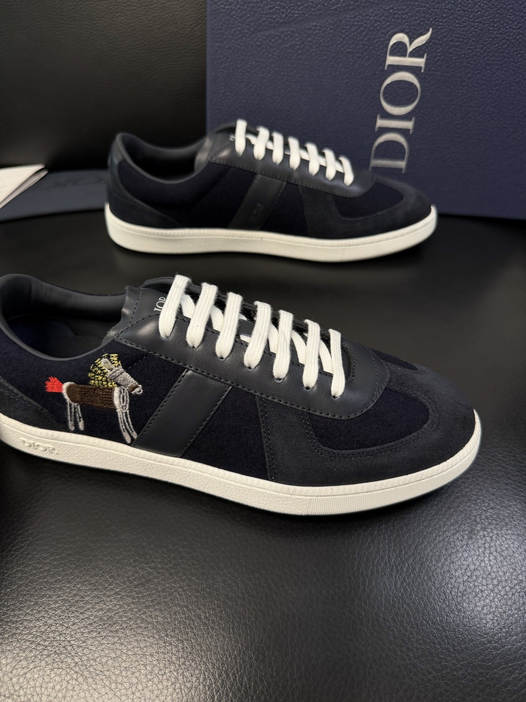 Dior 顶级工艺品 迪奥  专柜同步 原厂配置，意大利进口原版牛皮面料，透气舒适进口水染牛里垫，鞋底：