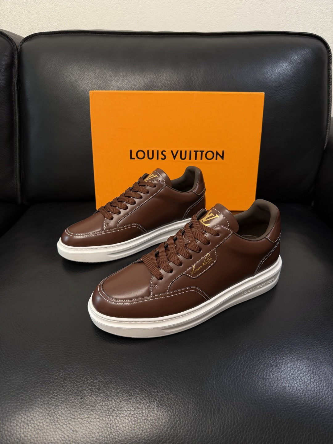 Lv  高品质  顶级工艺品  路易威登，运动板鞋专柜同步，鞋面意大利进口，高品质拼接缤纷色彩复杂工艺品