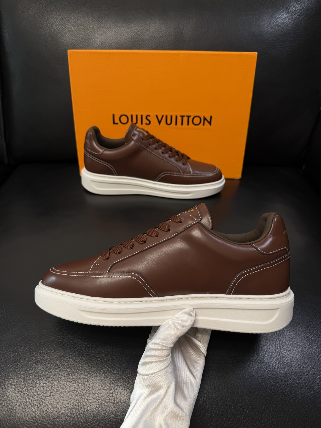 Lv  高品质  顶级工艺品  路易威登，运动板鞋专柜同步，鞋面意大利进口，高品质拼接缤纷色彩复杂工艺品