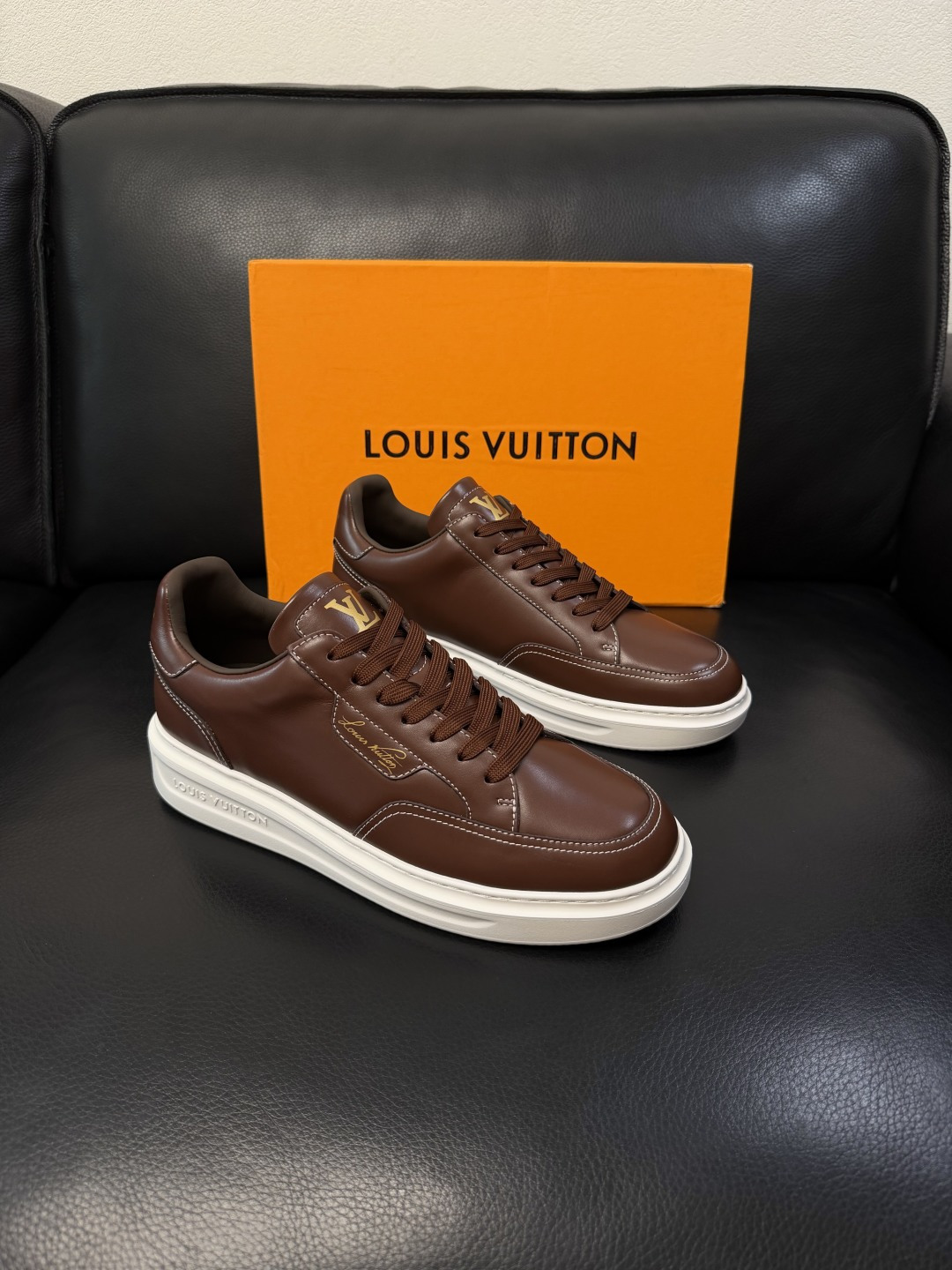 Lv  高品质  顶级工艺品  路易威登，运动板鞋专柜同步，鞋面意大利进口，高品质拼接缤纷色彩复杂工艺品