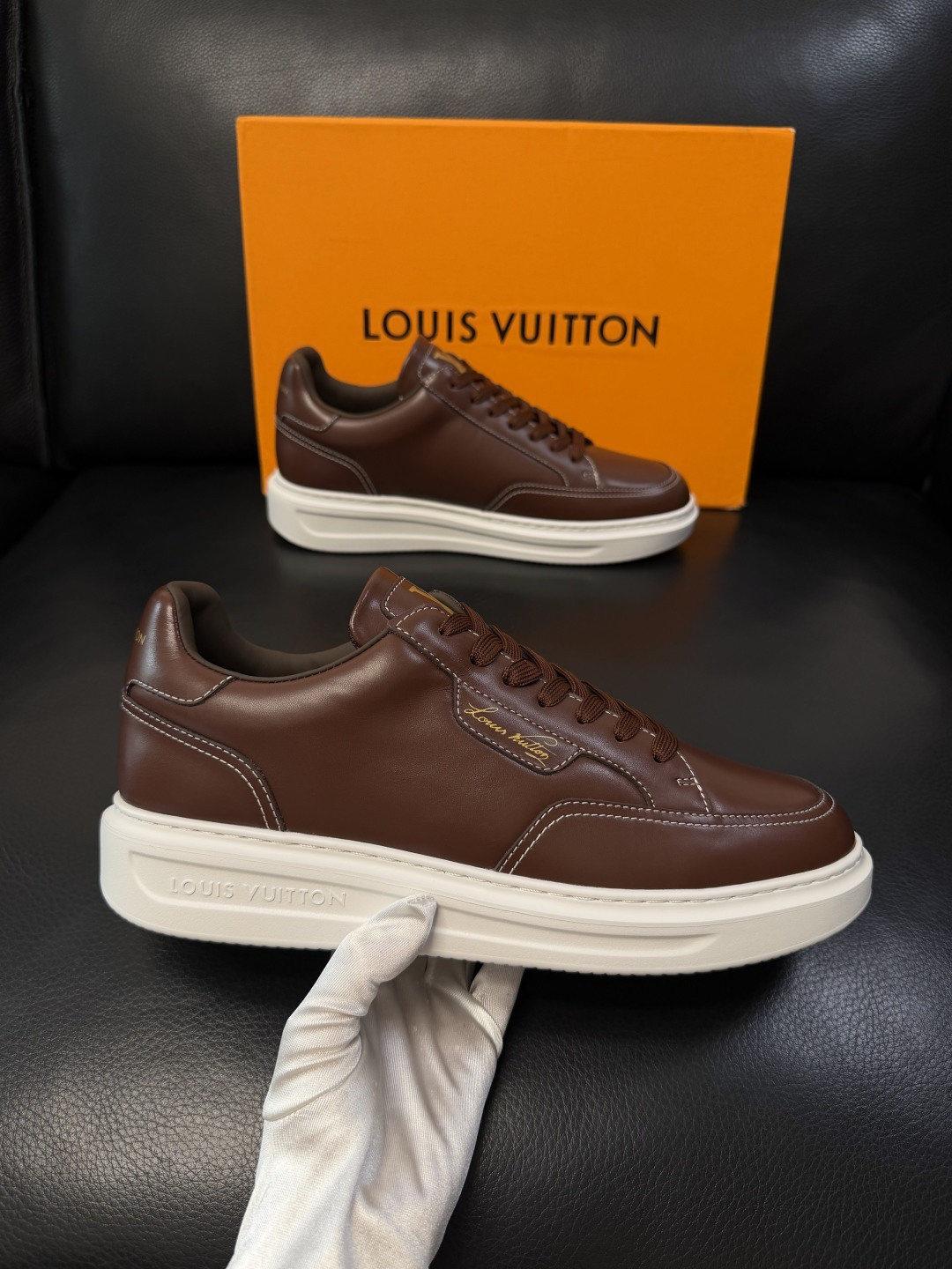 Lv  高品质  顶级工艺品  路易威登，运动板鞋专柜同步，鞋面意大利进口，高品质拼接缤纷色彩复杂工艺品