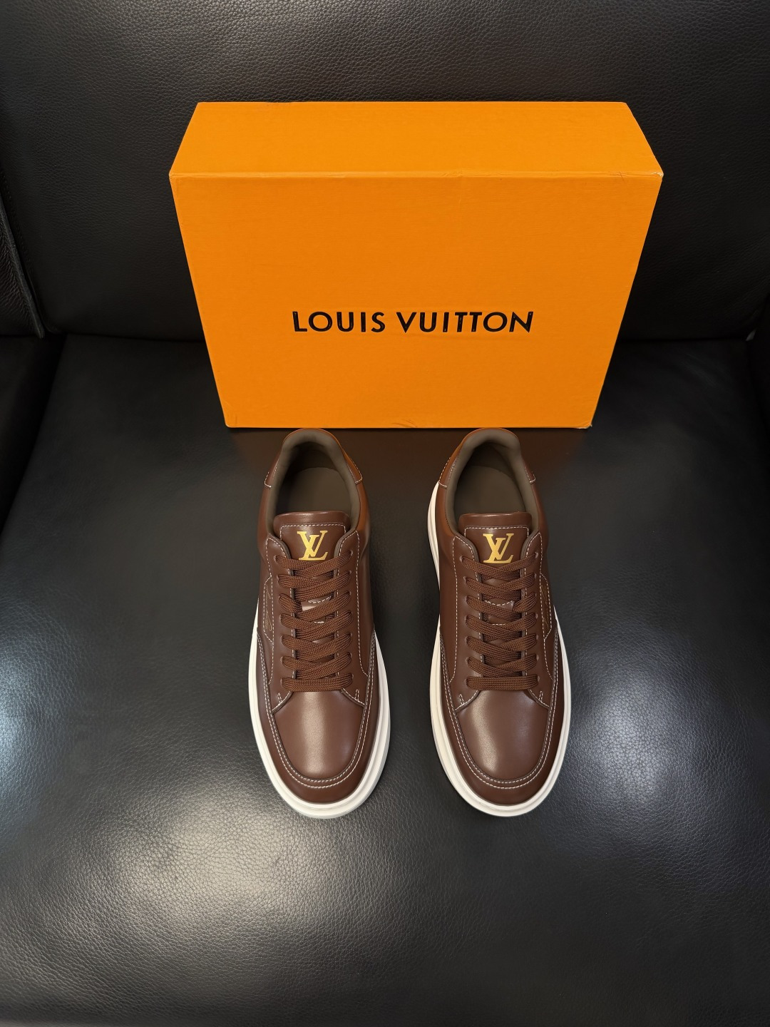 Lv  高品质  顶级工艺品  路易威登，运动板鞋专柜同步，鞋面意大利进口，高品质拼接缤纷色彩复杂工艺品