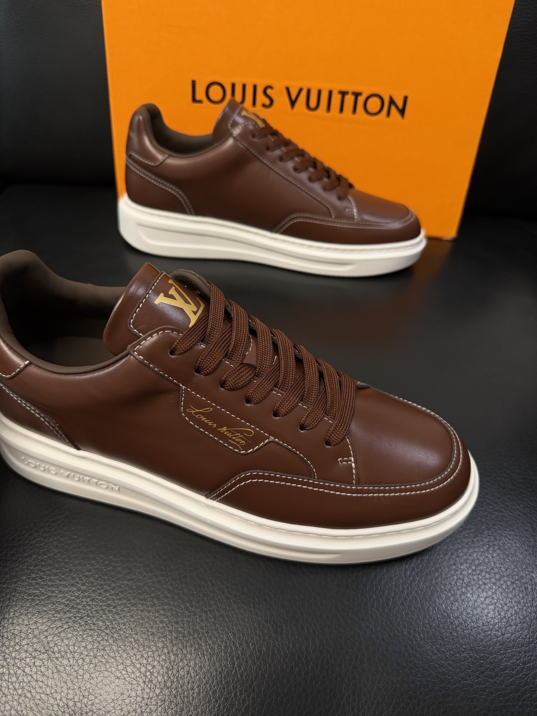 Lv  高品质  顶级工艺品  路易威登，运动板鞋专柜同步，鞋面意大利进口，高品质拼接缤纷色彩复杂工艺品