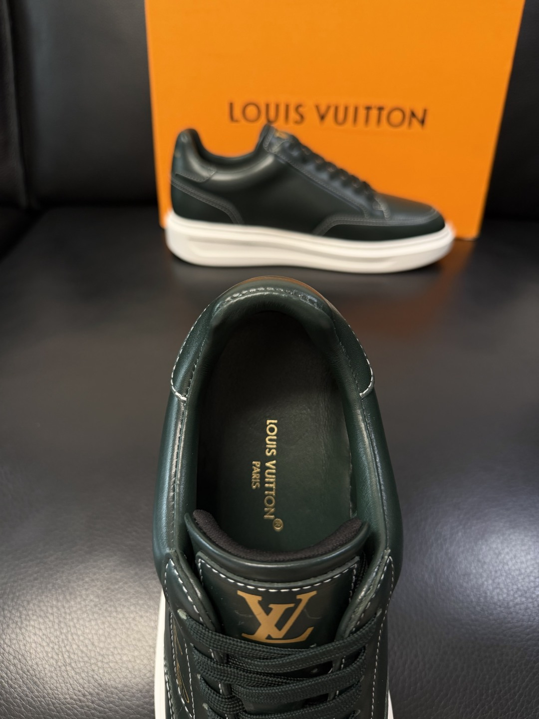 Lv  高品质  顶级工艺品  路易威登，运动板鞋专柜同步，鞋面意大利进口，高品质拼接缤纷色彩复杂工艺品