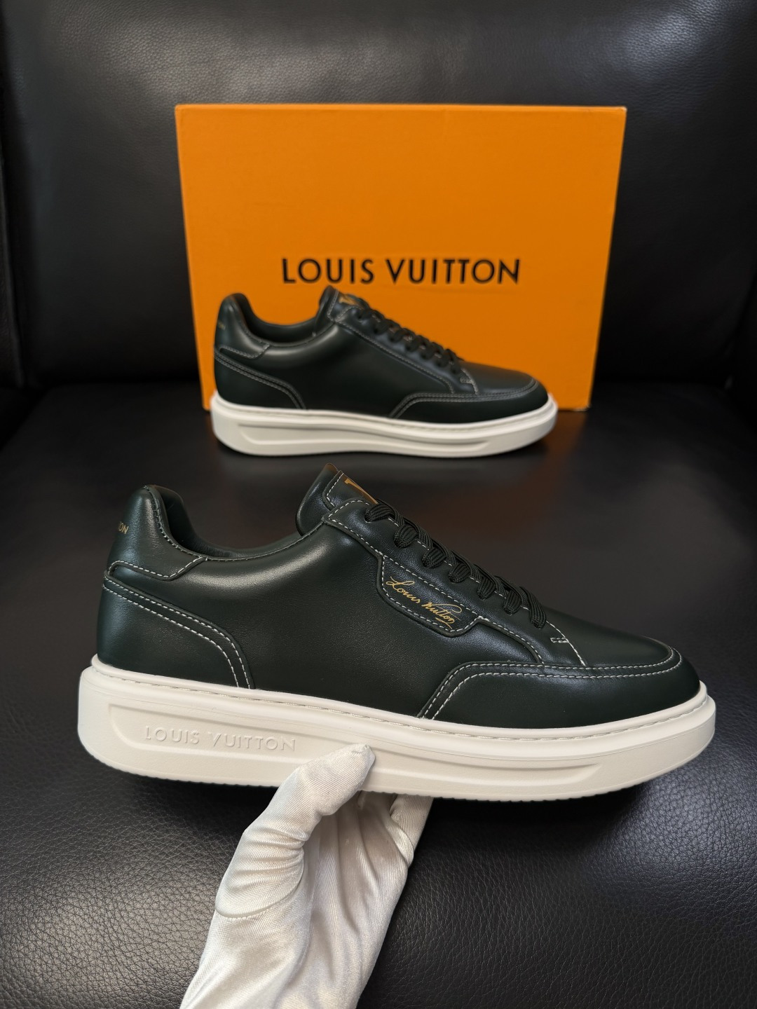 Lv  高品质  顶级工艺品  路易威登，运动板鞋专柜同步，鞋面意大利进口，高品质拼接缤纷色彩复杂工艺品