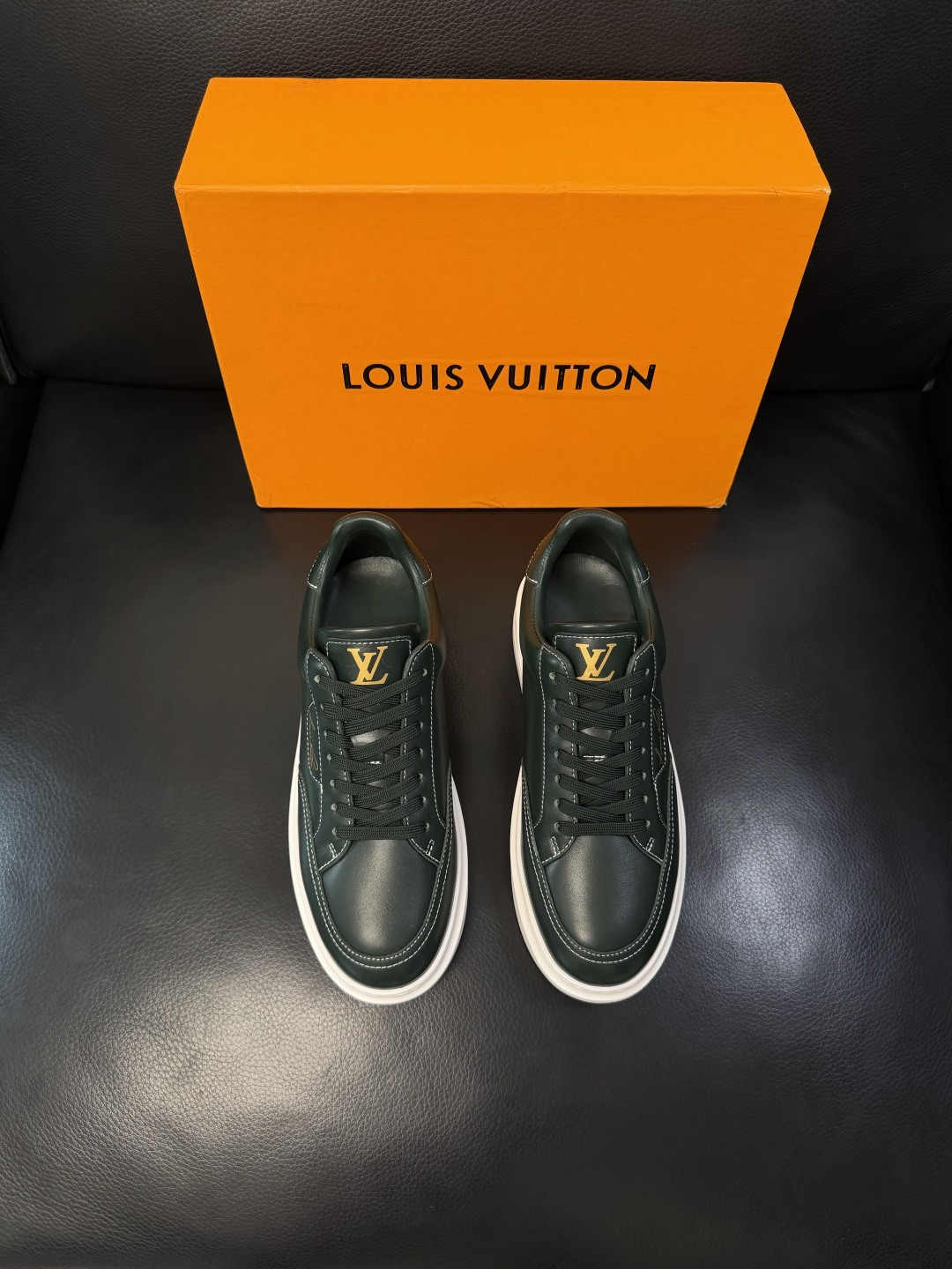 Lv  高品质  顶级工艺品  路易威登，运动板鞋专柜同步，鞋面意大利进口，高品质拼接缤纷色彩复杂工艺品