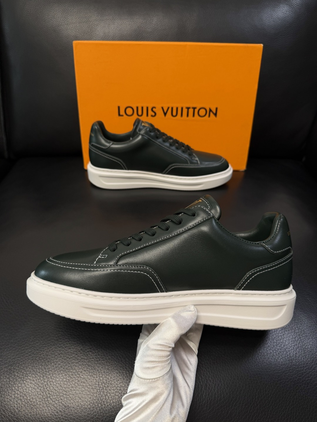 Lv  高品质  顶级工艺品  路易威登，运动板鞋专柜同步，鞋面意大利进口，高品质拼接缤纷色彩复杂工艺品