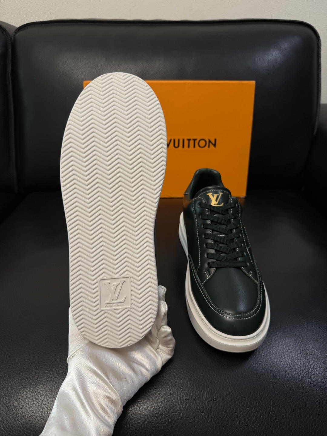 Lv  高品质  顶级工艺品  路易威登，运动板鞋专柜同步，鞋面意大利进口，高品质拼接缤纷色彩复杂工艺品