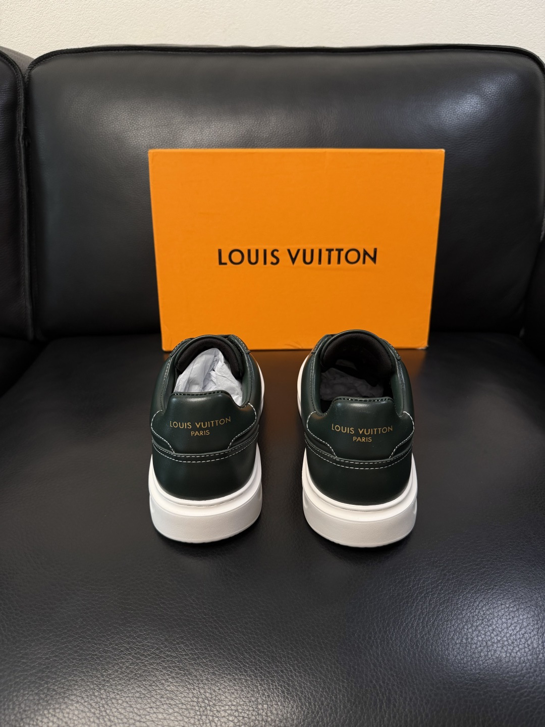 Lv  高品质  顶级工艺品  路易威登，运动板鞋专柜同步，鞋面意大利进口，高品质拼接缤纷色彩复杂工艺品