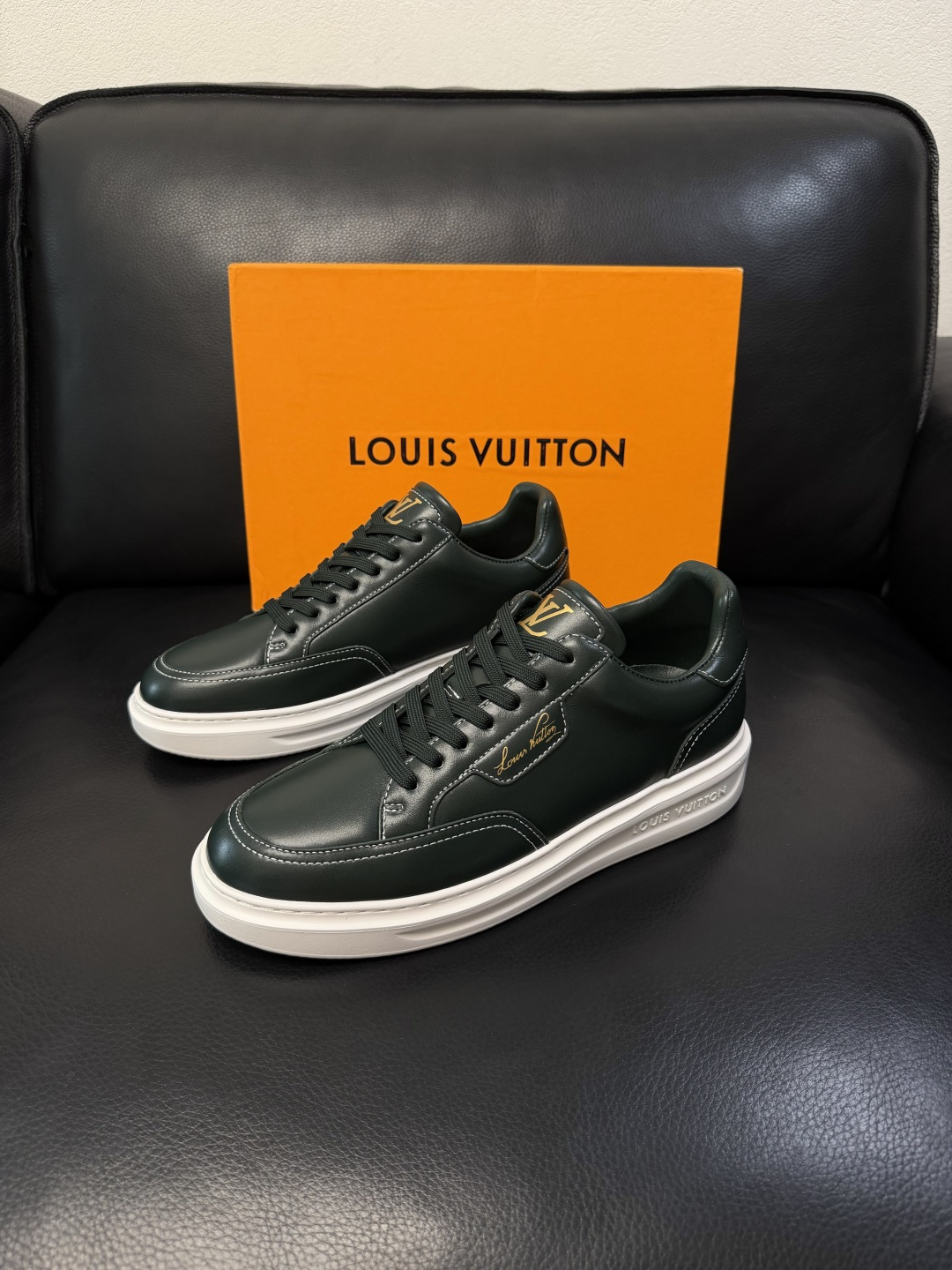 Lv  高品质  顶级工艺品  路易威登，运动板鞋专柜同步，鞋面意大利进口，高品质拼接缤纷色彩复杂工艺品