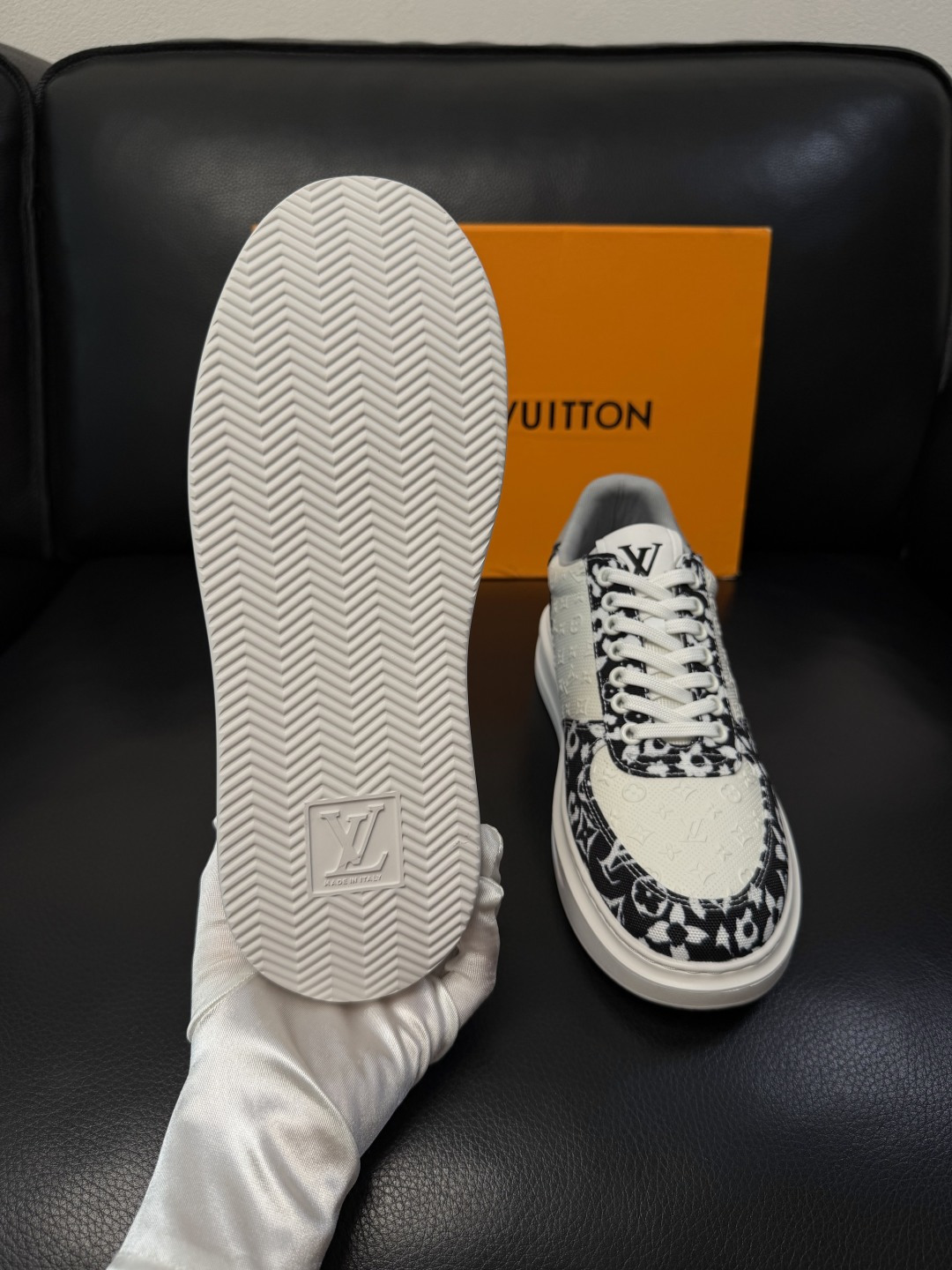 Lv  高品质  顶级工艺品  路易威登，运动板鞋专柜同步，鞋面意大利进口，高品质拼接缤纷色彩复杂工艺品