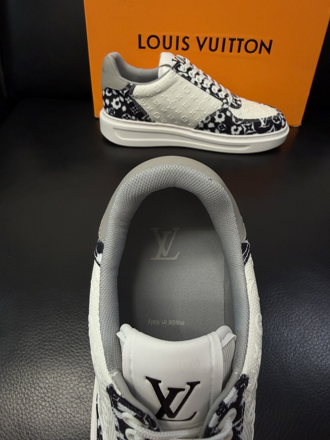 Lv  高品质  顶级工艺品  路易威登，运动板鞋专柜同步，鞋面意大利进口，高品质拼接缤纷色彩复杂工艺品