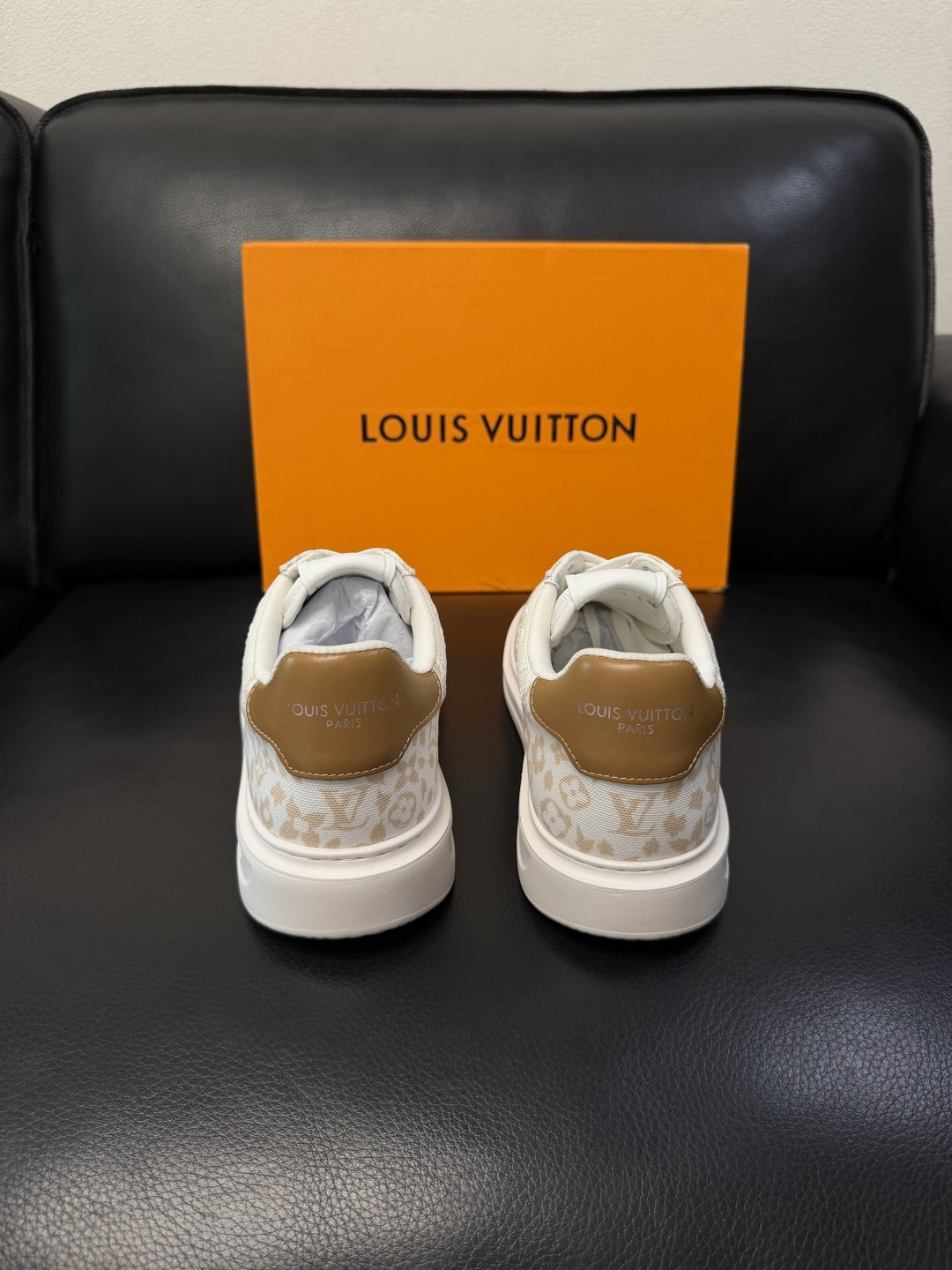 Lv  高品质  顶级工艺品  路易威登，运动板鞋专柜同步，鞋面意大利进口，高品质拼接缤纷色彩复杂工艺品