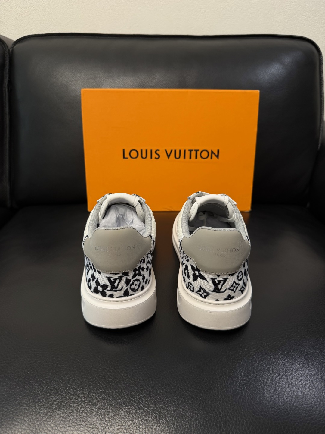 Lv  高品质  顶级工艺品  路易威登，运动板鞋专柜同步，鞋面意大利进口，高品质拼接缤纷色彩复杂工艺品