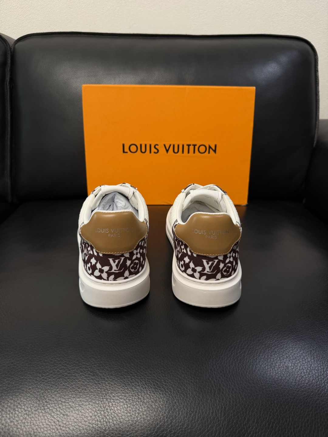Lv  高品质  顶级工艺品  路易威登，运动板鞋专柜同步，鞋面意大利进口，高品质拼接缤纷色彩复杂工艺品