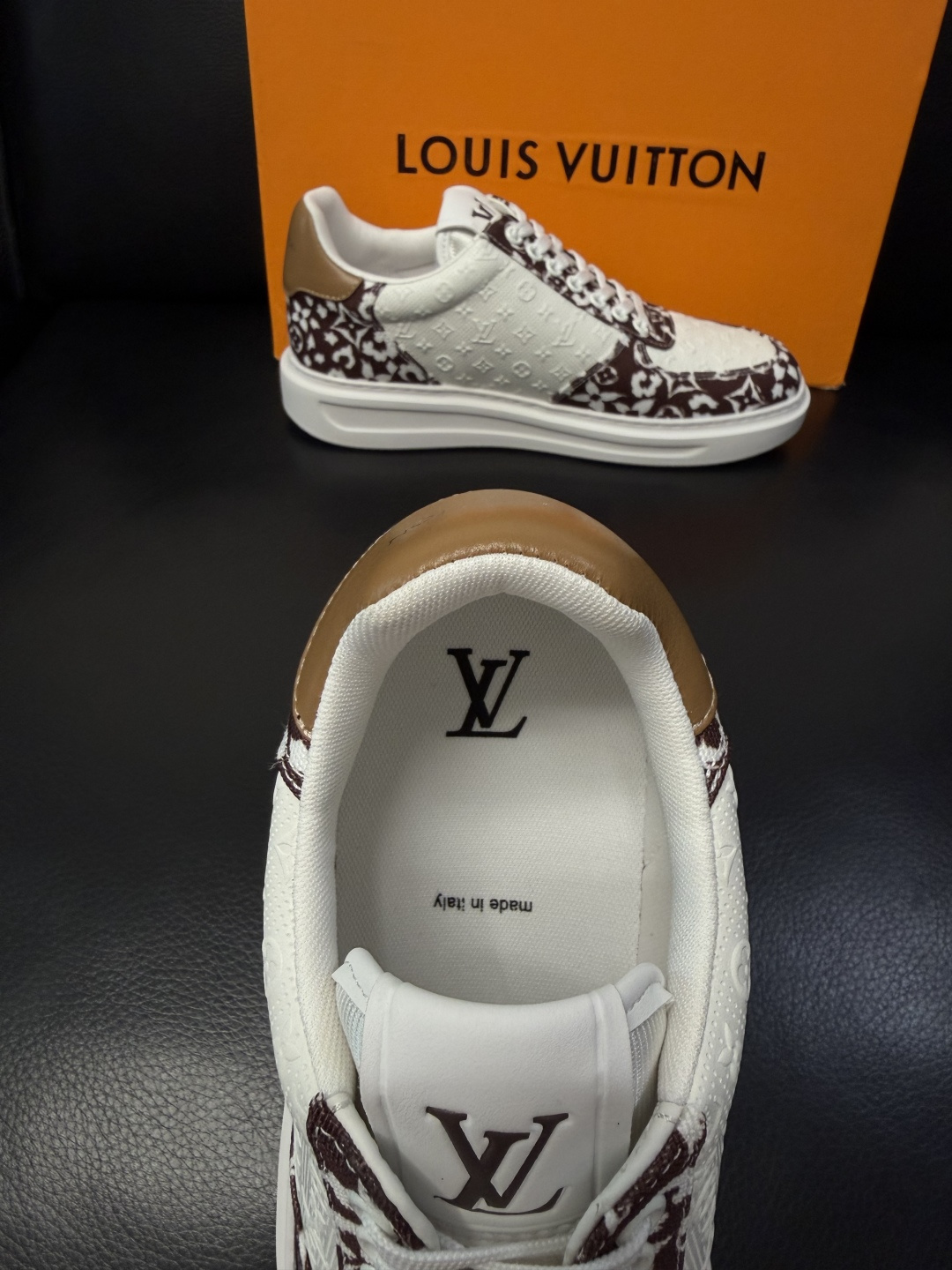 Lv  高品质  顶级工艺品  路易威登，运动板鞋专柜同步，鞋面意大利进口，高品质拼接缤纷色彩复杂工艺品