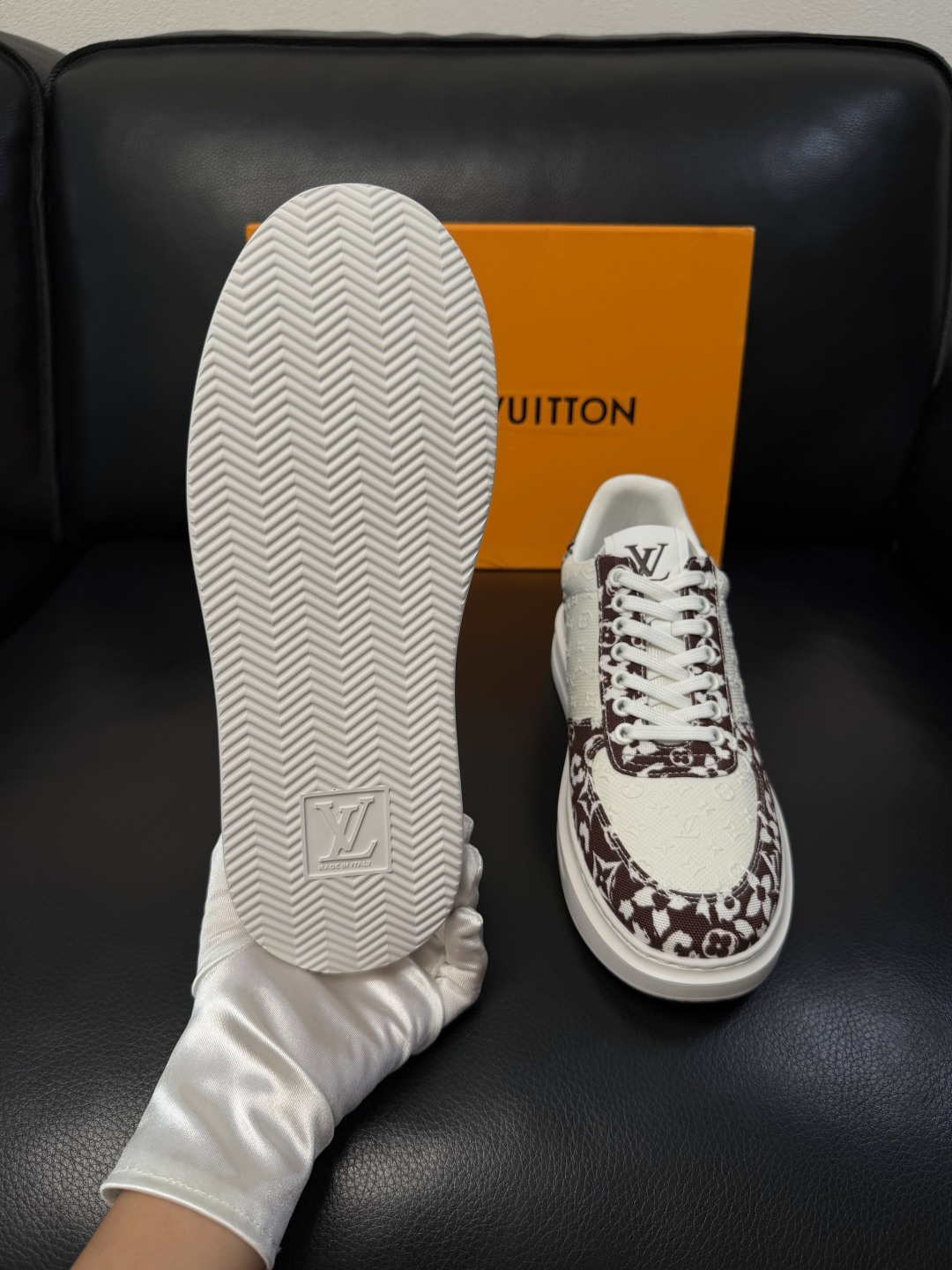 Lv  高品质  顶级工艺品  路易威登，运动板鞋专柜同步，鞋面意大利进口，高品质拼接缤纷色彩复杂工艺品