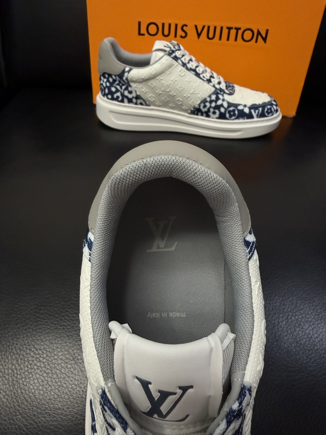 Lv  高品质  顶级工艺品  路易威登，运动板鞋专柜同步，鞋面意大利进口，高品质拼接缤纷色彩复杂工艺品