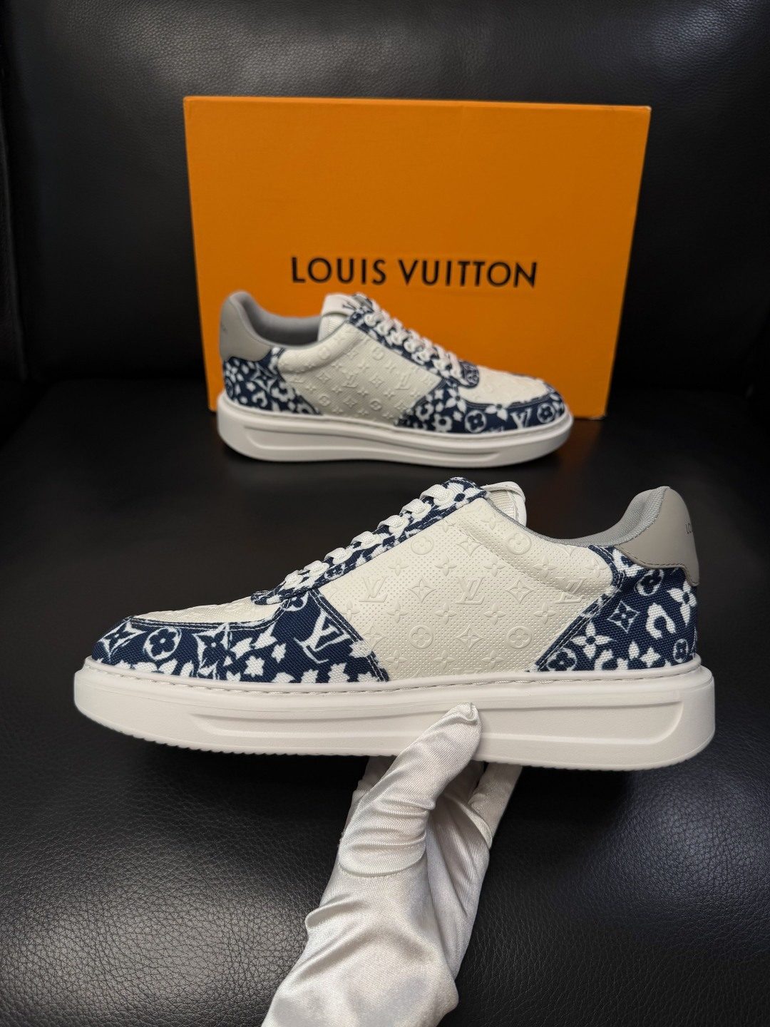 Lv  高品质  顶级工艺品  路易威登，运动板鞋专柜同步，鞋面意大利进口，高品质拼接缤纷色彩复杂工艺品