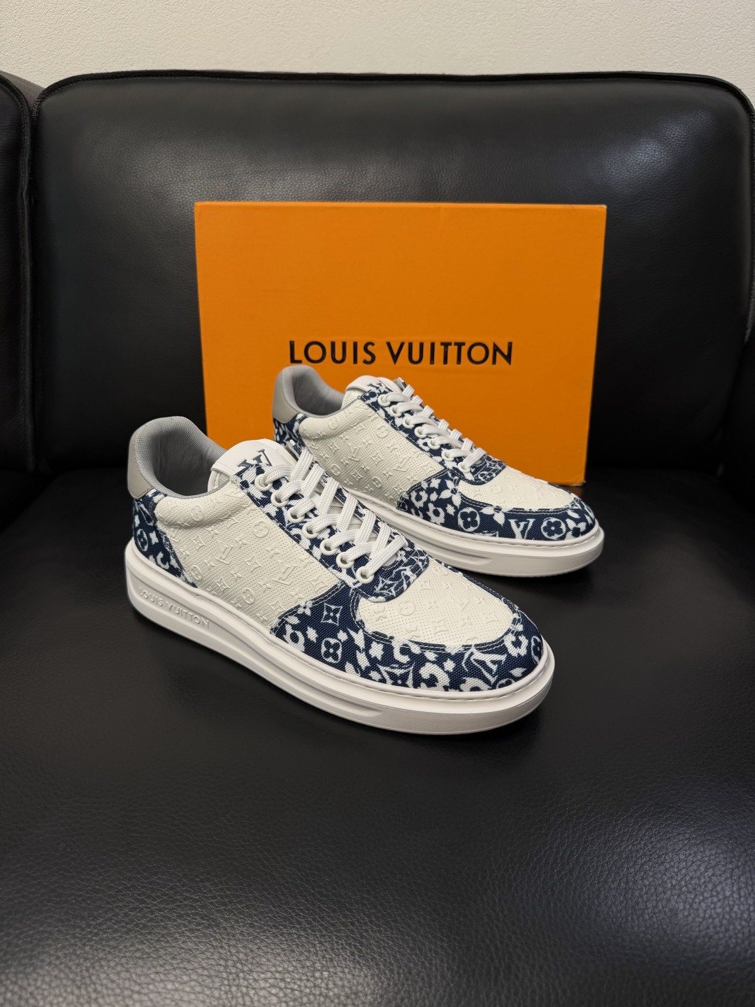 NO:831700,Lv high-quality top crafts Louis Vuitton, sports sneakers counter synchronization, uppers imported from Italy, high-quality splicing colorful complex crafts, imported cowhide lining is soft and comfortable, original soles are specially provided by the original factory, TPU exclusive movable molded soles are super comfortable, original factory follow-up goods, code number 38-44 (customized 45),, louis vuitton, louis vuitton, cowhide19860909Lv 高品质 顶级工艺品 路易威登,运动板鞋专柜同步,鞋面意大利进口,高品质拼接缤纷色彩复杂工艺品,进口牛皮里垫柔软舒适,鞋底原厂特供原版底,TPU独家活动成型底超级舒适,原厂跟单货,码数 38-44（订做 45）,,louis vuitton,louis vuitton,cowhide,Men's shoes