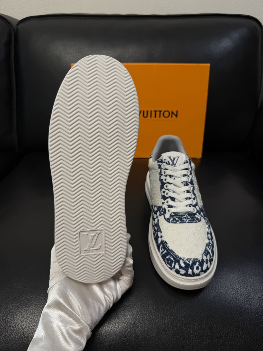 Lv  高品质  顶级工艺品  路易威登，运动板鞋专柜同步，鞋面意大利进口，高品质拼接缤纷色彩复杂工艺品