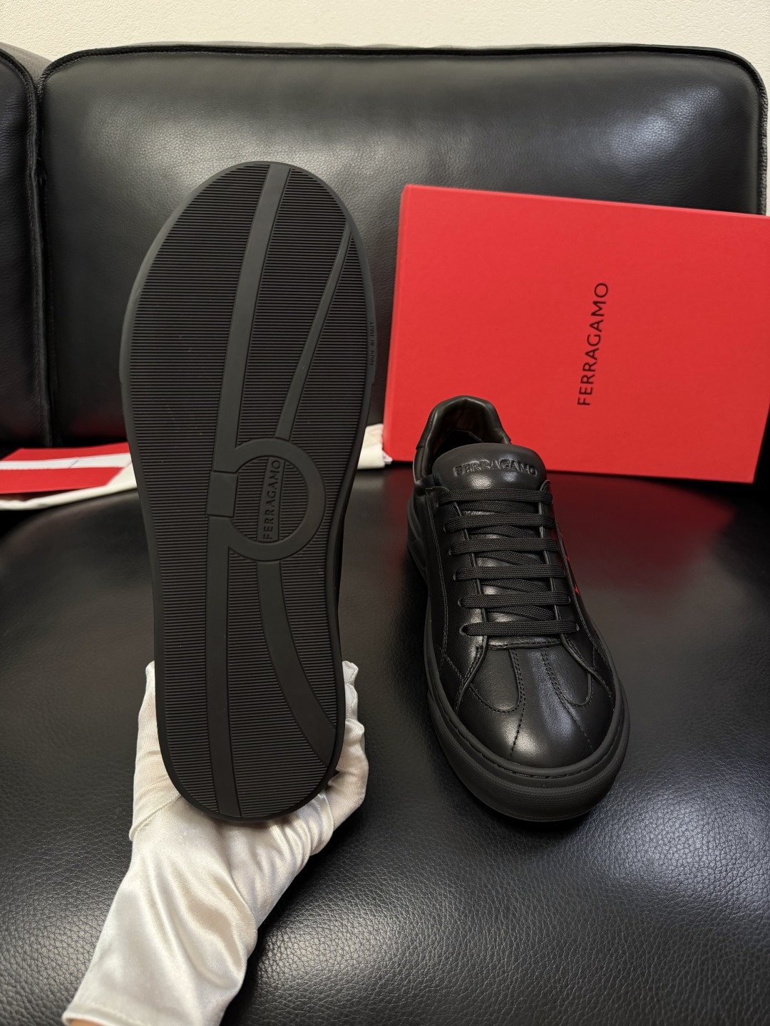 Ferragamo  高品质  顶级工艺品  菲拉格慕   专柜同步发售原厂配置，意大利进口原版牛皮，进