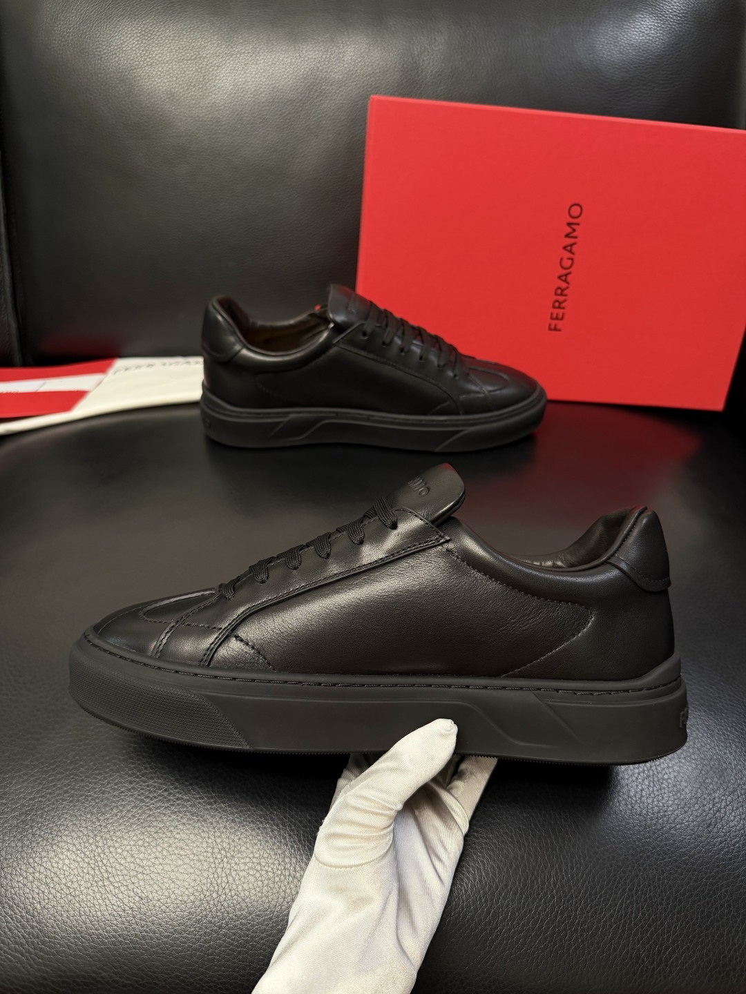 Ferragamo  高品质  顶级工艺品  菲拉格慕   专柜同步发售原厂配置，意大利进口原版牛皮，进
