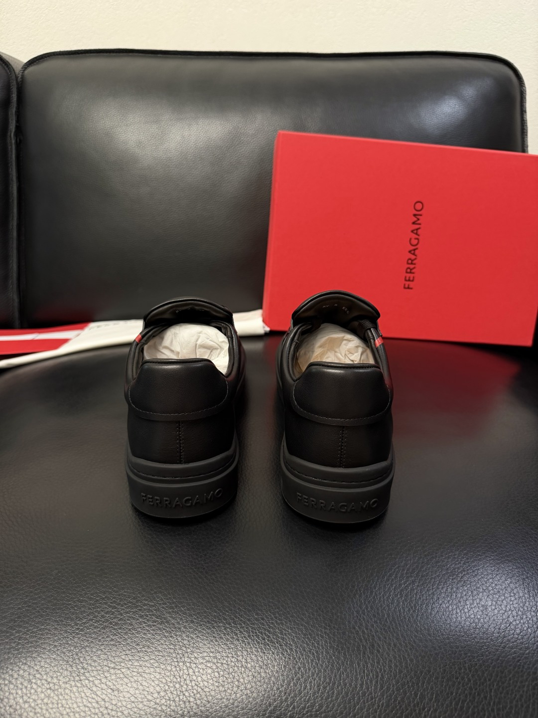 Ferragamo  高品质  顶级工艺品  菲拉格慕   专柜同步发售原厂配置，意大利进口原版牛皮，进