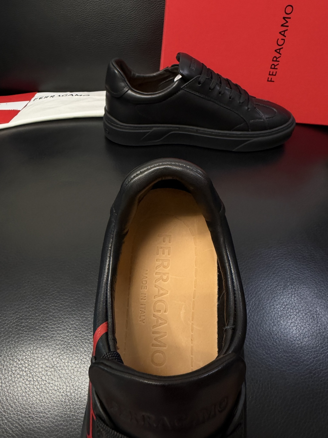 Ferragamo  高品质  顶级工艺品  菲拉格慕   专柜同步发售原厂配置，意大利进口原版牛皮，进