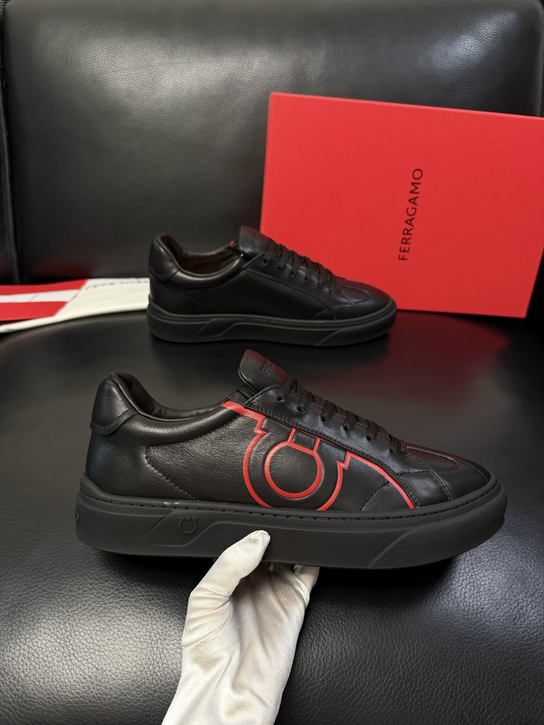 Ferragamo  高品质  顶级工艺品  菲拉格慕   专柜同步发售原厂配置，意大利进口原版牛皮，进