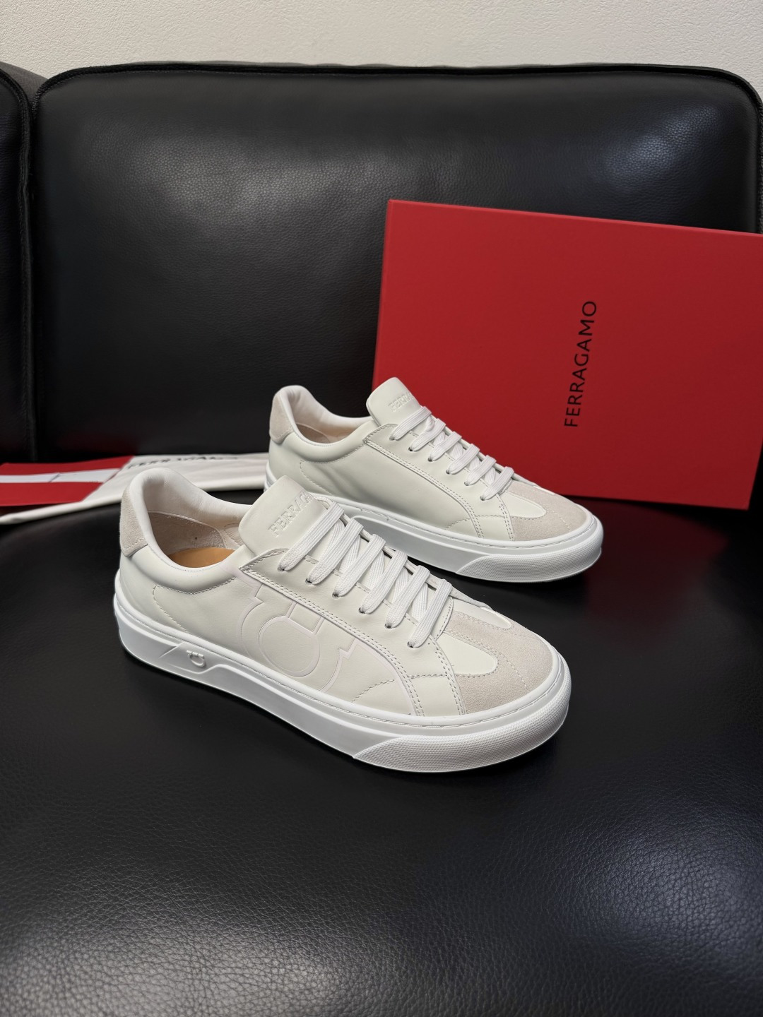 Ferragamo  高品质  顶级工艺品  菲拉格慕   专柜同步发售原厂配置，意大利进口原版牛皮，进