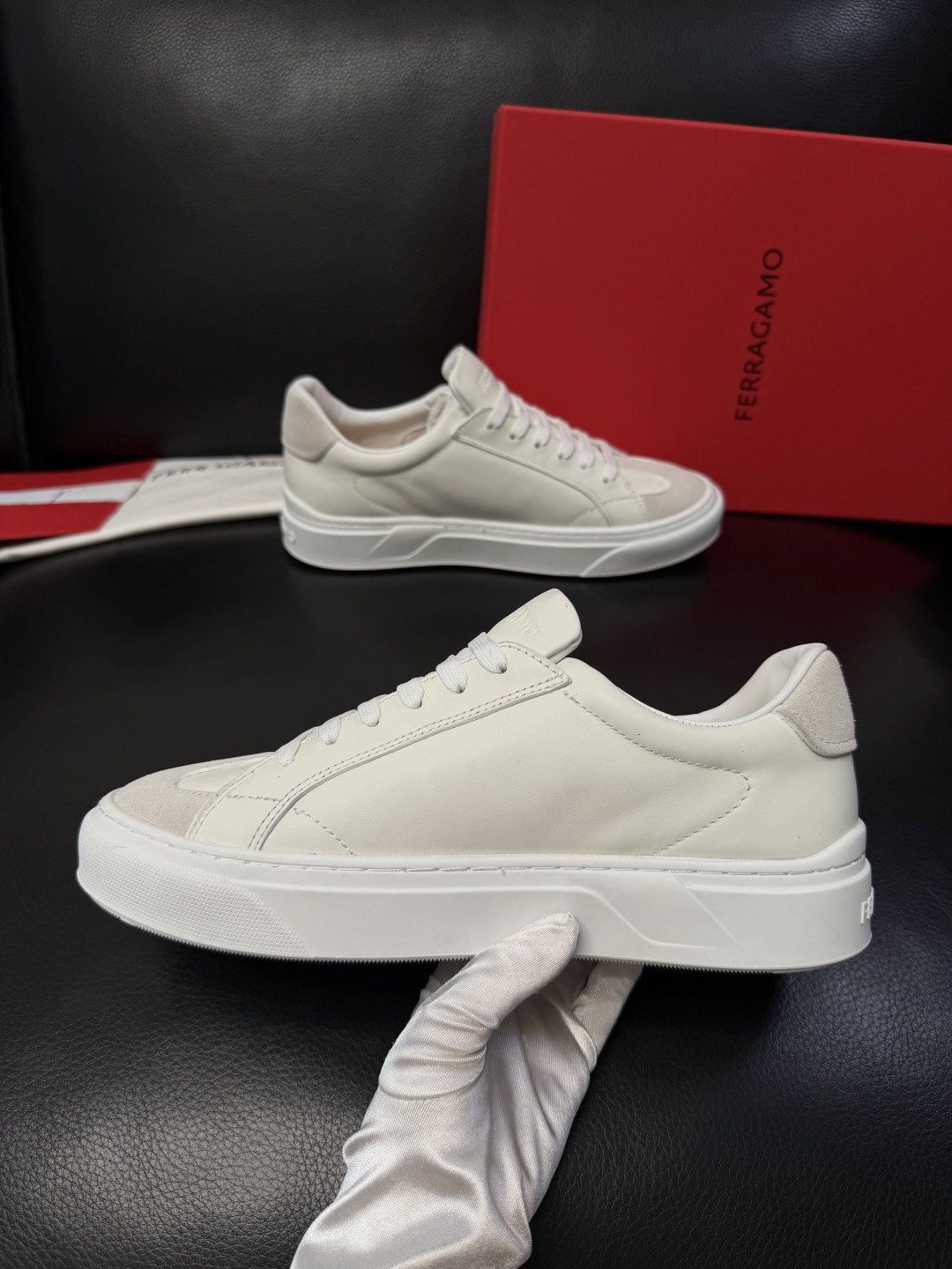 Ferragamo  高品质  顶级工艺品  菲拉格慕   专柜同步发售原厂配置，意大利进口原版牛皮，进