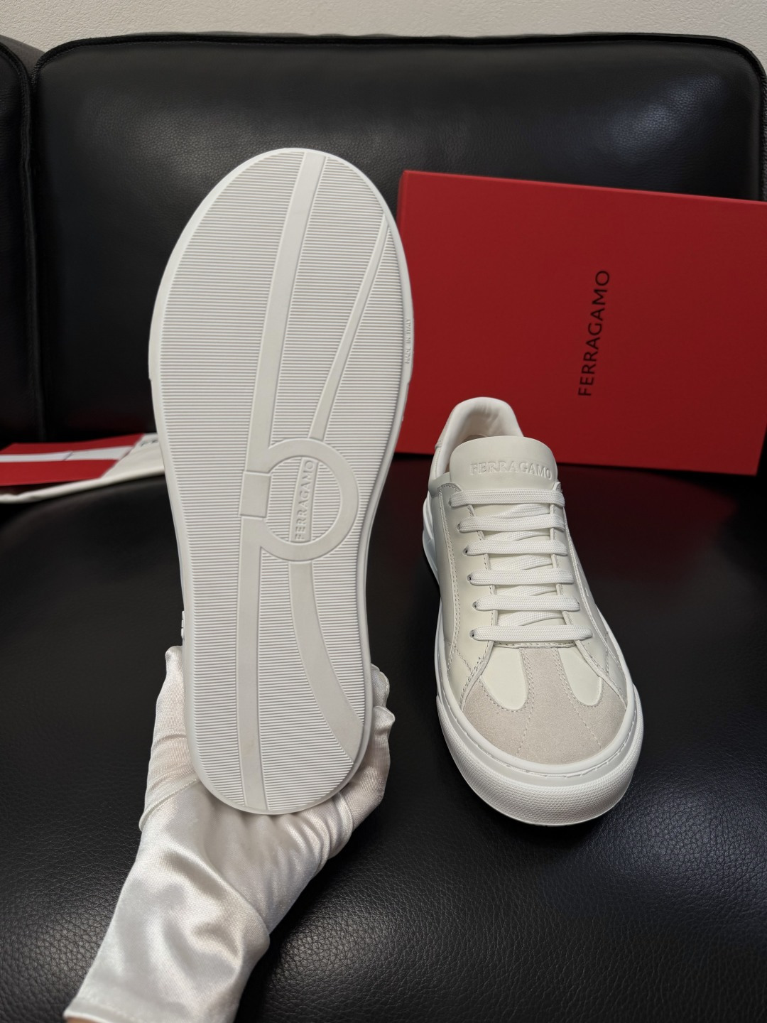 Ferragamo  高品质  顶级工艺品  菲拉格慕   专柜同步发售原厂配置，意大利进口原版牛皮，进